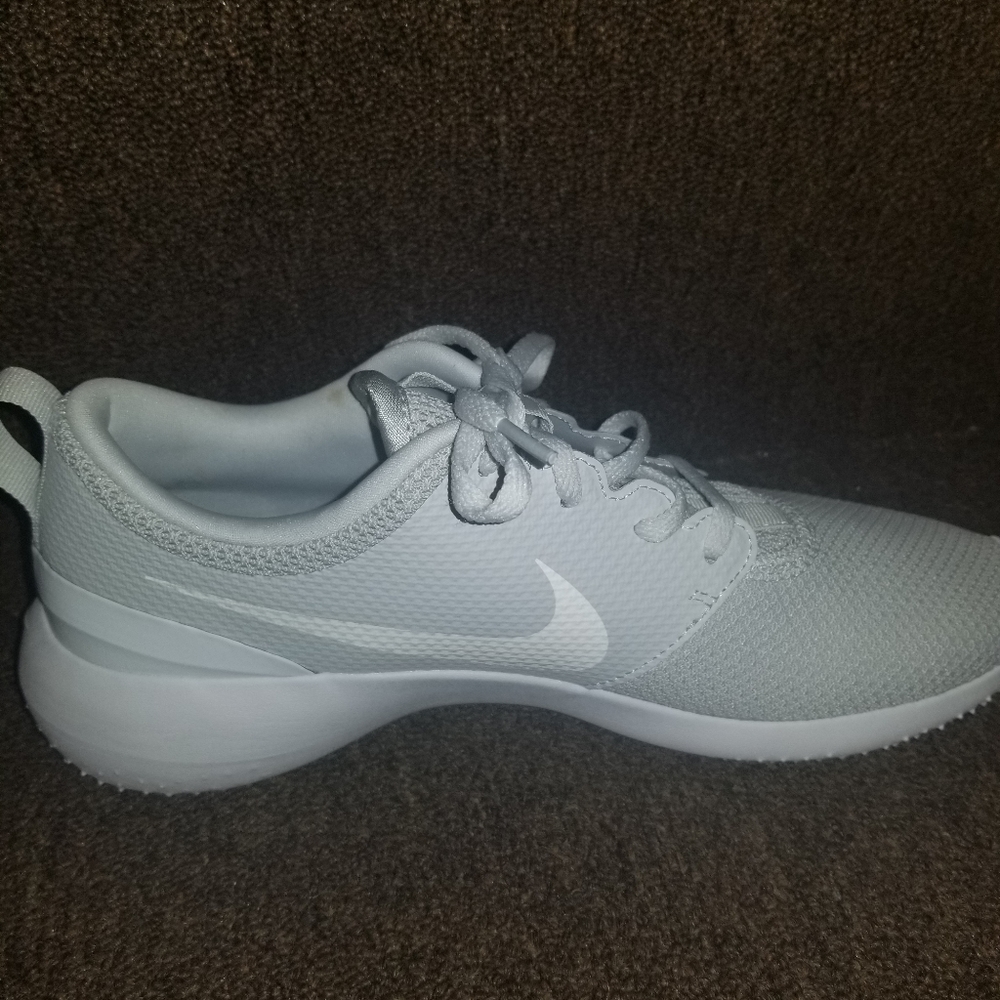 NIKE athletic/golf shoes